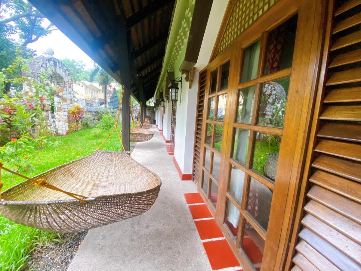 Tropicana Castle Dive Resort Powered By Cocotel Puerto Galera Exteriér fotografie