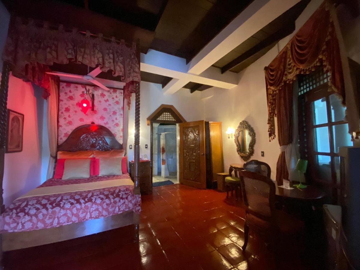 Tropicana Castle Dive Resort Powered By Cocotel Puerto Galera Exteriér fotografie