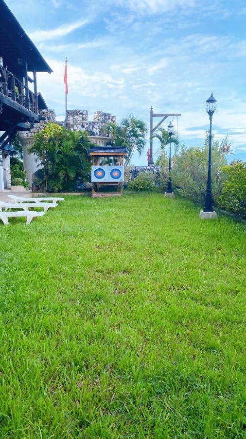 Tropicana Castle Dive Resort Powered By Cocotel Puerto Galera Exteriér fotografie